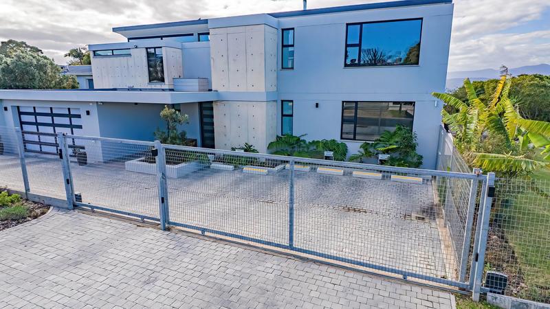 5 Bedroom Property for Sale in Plettenberg Bay Western Cape